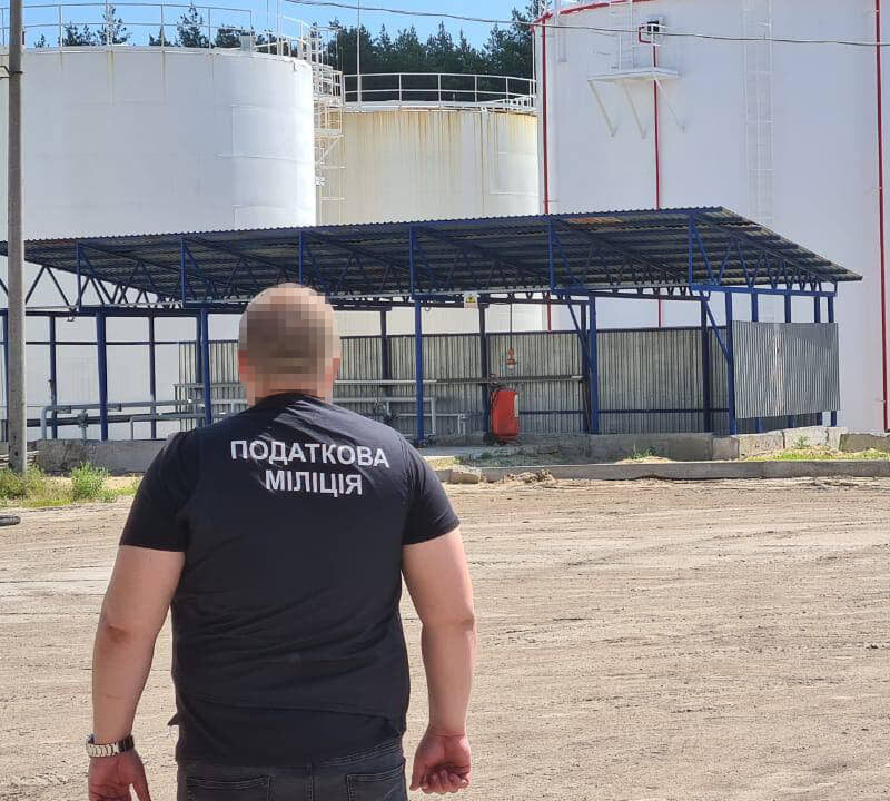 Податківці відвідали міні-НПЗ у Мерефі.